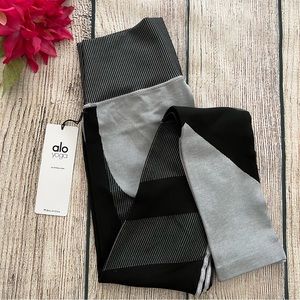 *B5 NWT gray ALO YOGA high waist seamless women's stretch active lift leggings M